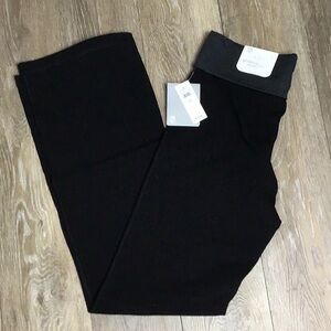 GapFit Black gbalance legging. Regular rise wide leg opening fold over waist